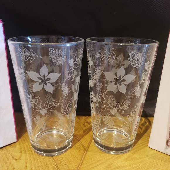 Set of 2 T-Mobile Holiday Collectible Etched 16oz Glasses (2023) NEW! - Picture 6 of 14